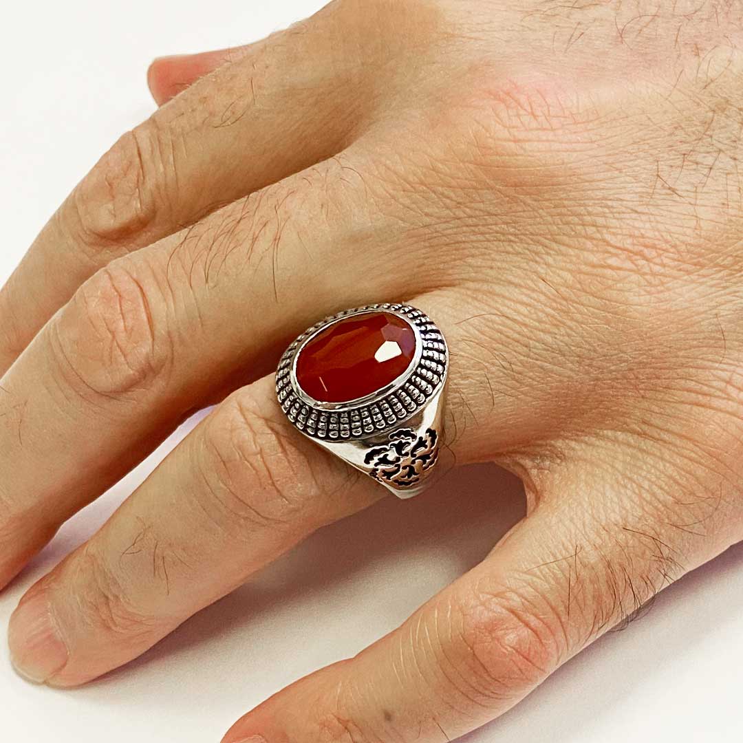 925 Ayar Gümüş Kenar Motifli Kırmızı Akik Erkek Yüzük 925 Ayar Gümüş Kenar Motifli Kırmızı Akik Erkek Yüzük