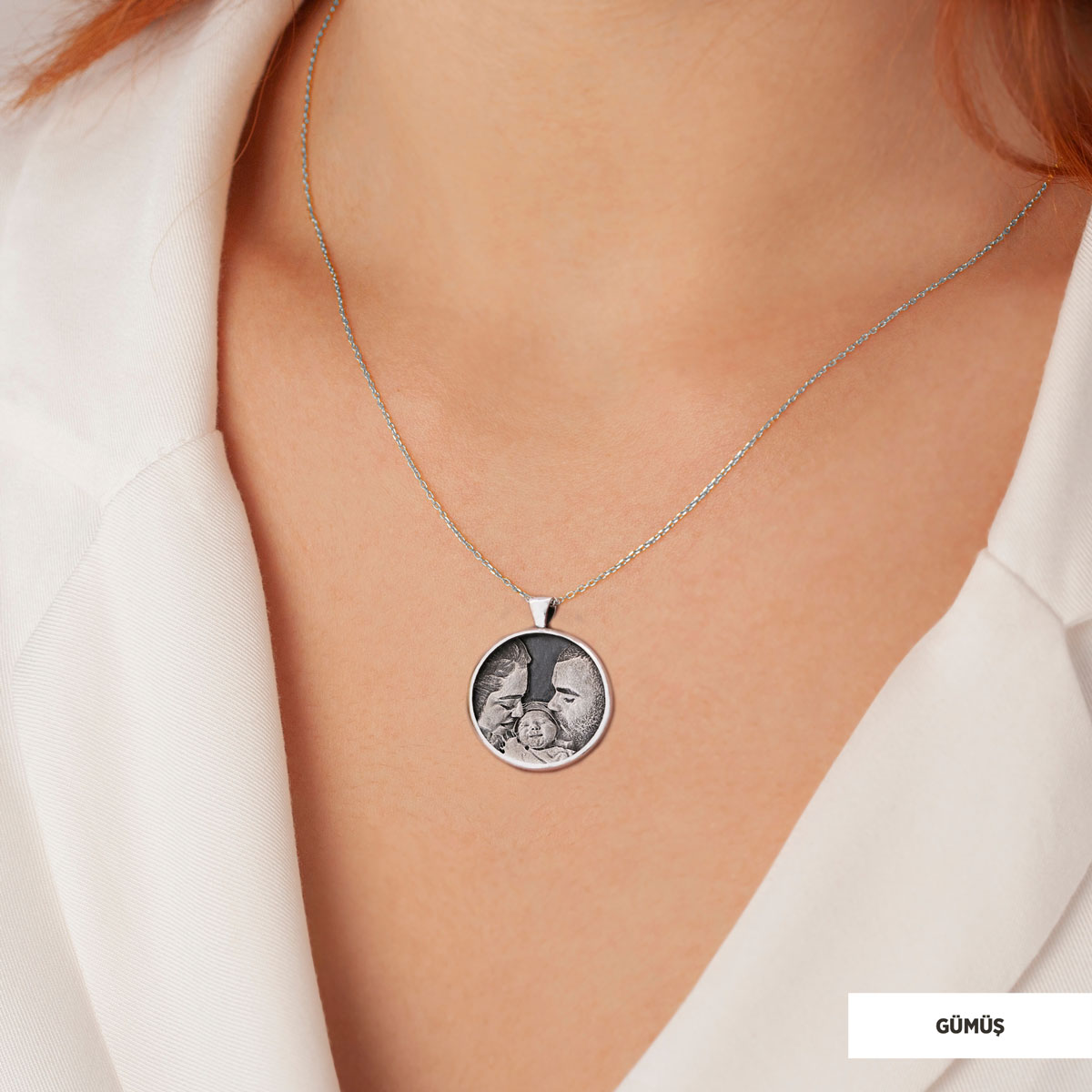 925 Ayar Gümüş Yuvarlak Özel Üretim Resimli Aile Kolye 925 Ayar Gümüş Yuvarlak Özel Üretim Resimli Aile Kolye