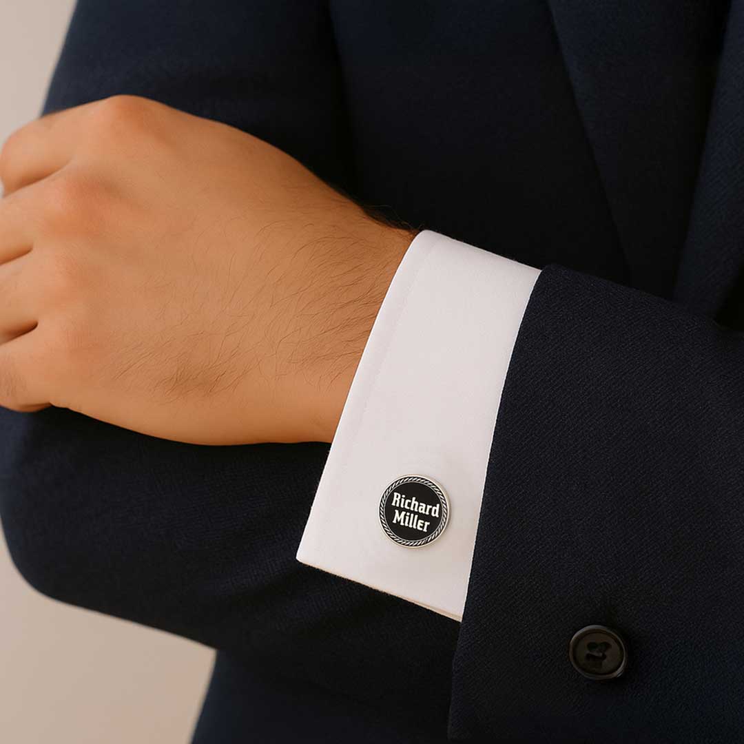 925 Ayar Özel Tasarım İsimli Gümüş Kol Düğmesi 925 Ayar Özel Tasarım İsimli Gümüş Kol Düğmesi