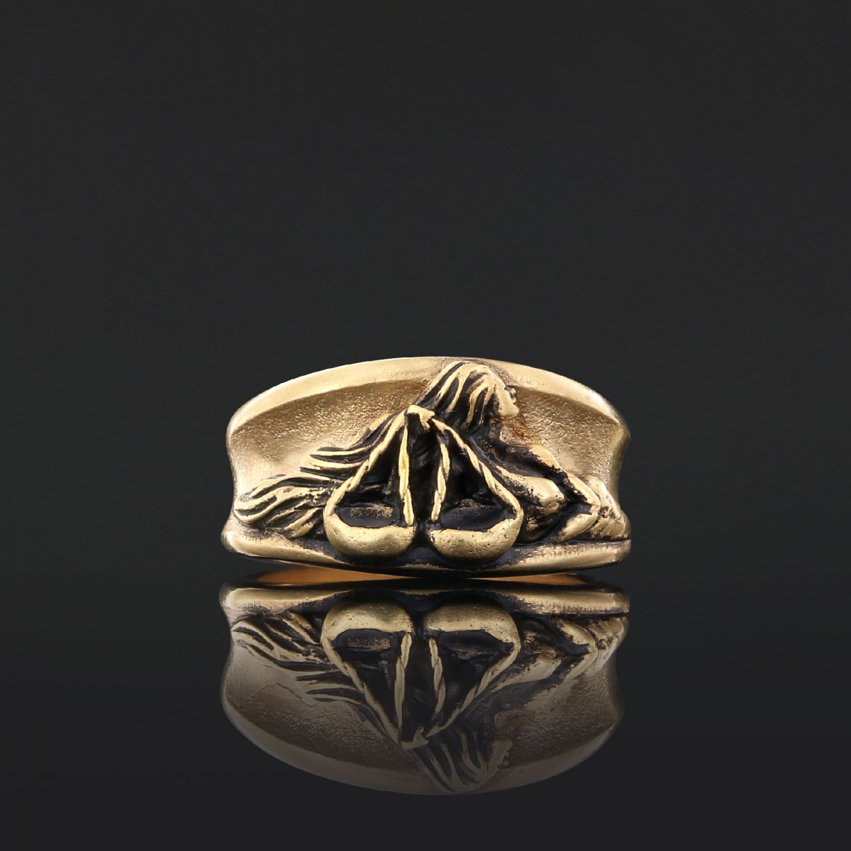 El Yapımı Kadın Terazi Burcu Gümüş Yüzük El Yapımı Kadın Terazi Burcu Gümüş Yüzük