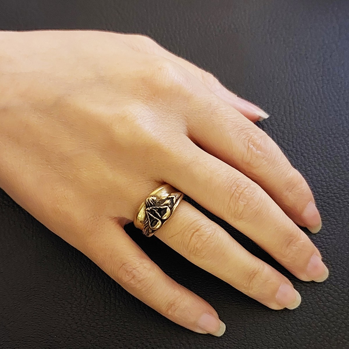 El Yapımı Kadın Terazi Burcu Gümüş Yüzük El Yapımı Kadın Terazi Burcu Gümüş Yüzük