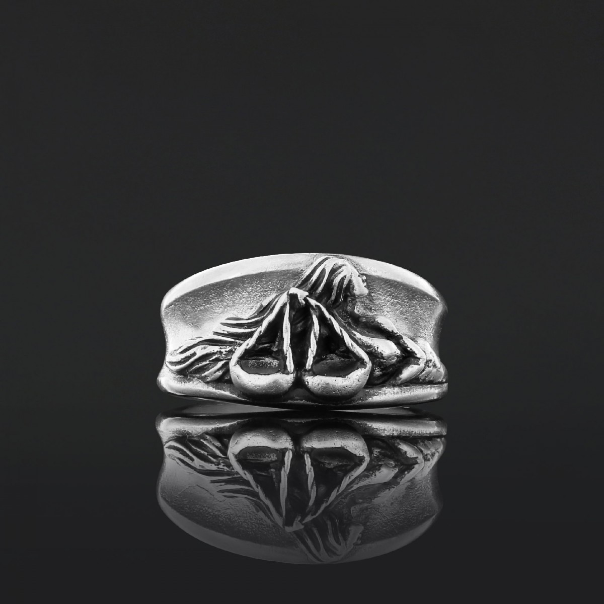 El Yapımı Kadın Terazi Burcu Gümüş Yüzük El Yapımı Kadın Terazi Burcu Gümüş Yüzük