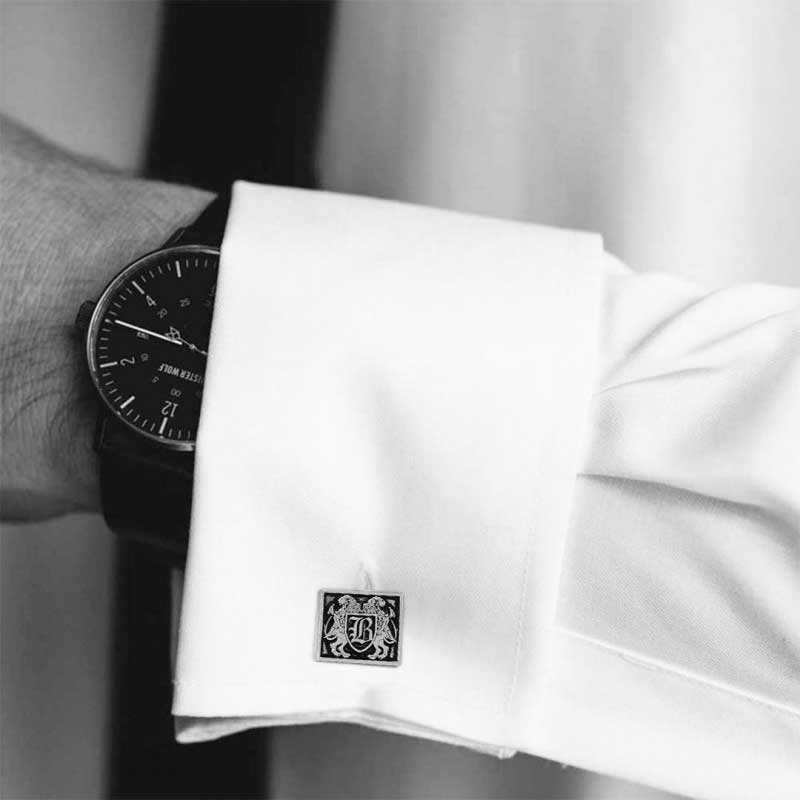 Harfli ve Motifli Kol Düğmesi Harfli ve Motifli Kol Düğmesi