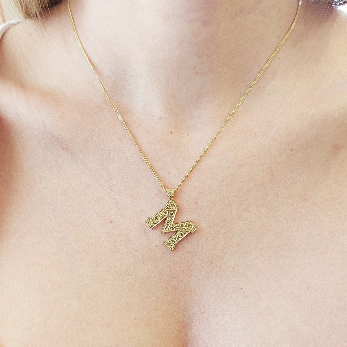 Kadın Üç Boyutlu M Harfli Gümüş ve Gold Kaplama Kolye Kadın Üç Boyutlu M Harfli Gümüş ve Gold Kaplama Kolye