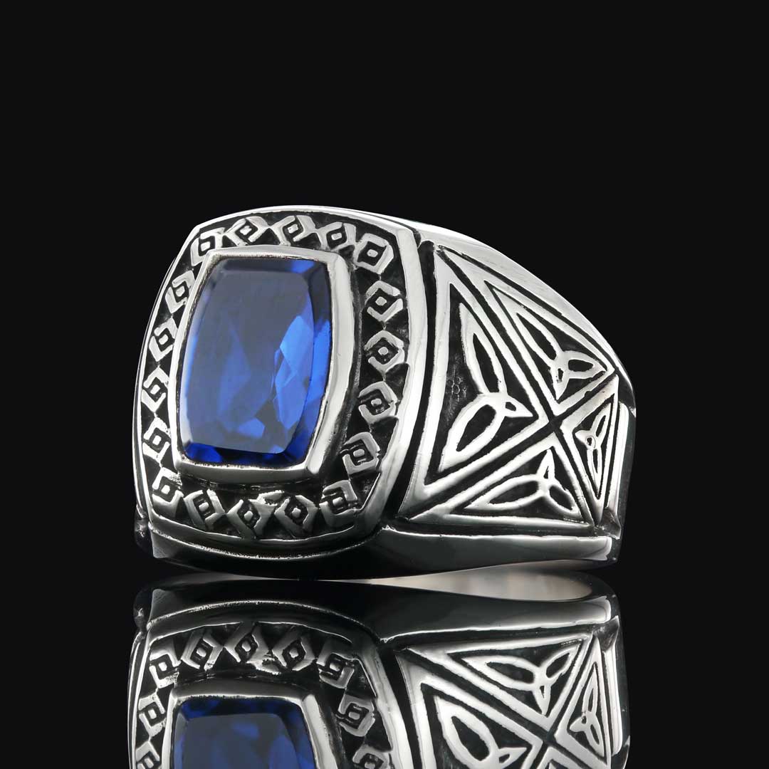 Safir Taşlı Yüzüklerle Hem Şıklığı Hem Anlamı Keşfedin, Simetrik Desen İşlemeli 925 Ayar Gümüş Erkek Safir Yüzük