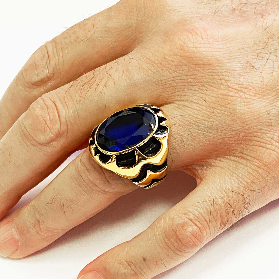 Safir Taşlı Yüzüklerle Işıldayın ve Şıklığınızı Keşfedin, Büyük Safir Taşlı Simetrik Desenli Gümüş Erkek Yüzük