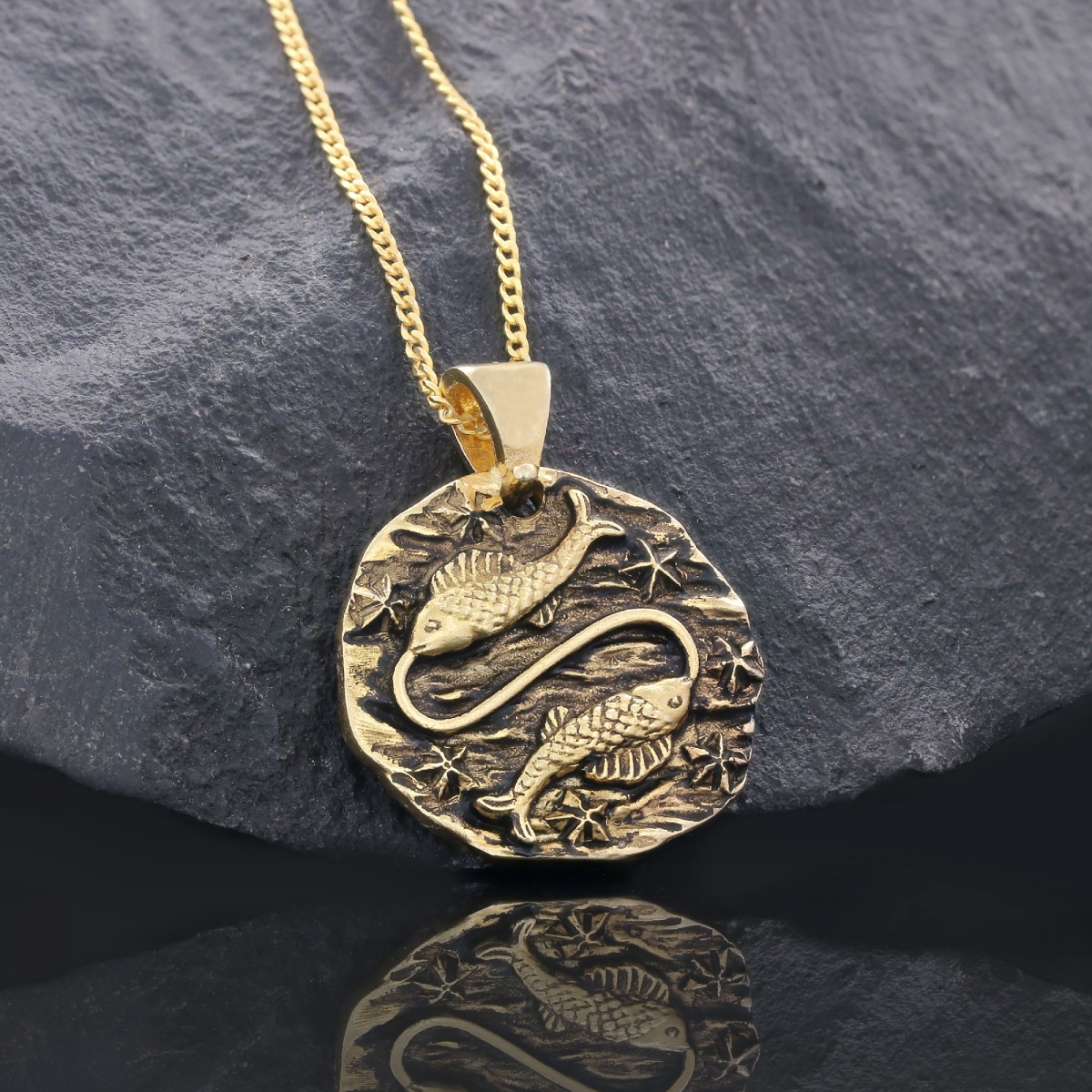 Şık Tasarımlı Gümüş Balık Burcu Kolye Şık Tasarımlı Gümüş Balık Burcu Kolye