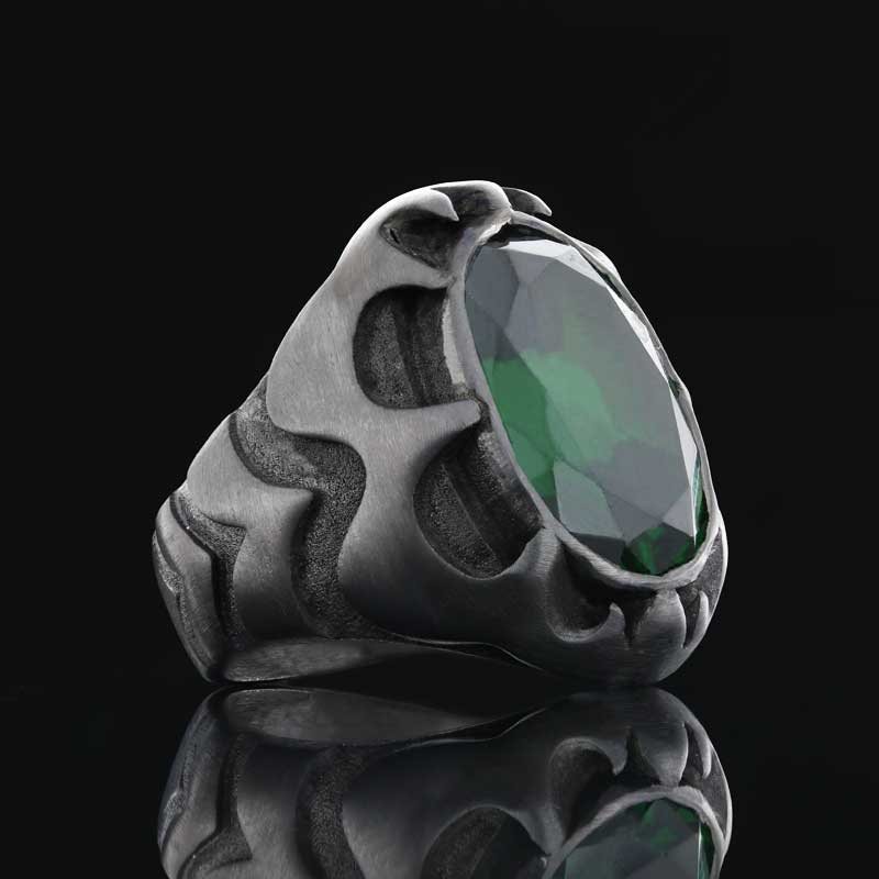 Tourmaline Taşlı Yüzüklerle Işıldayın ve Şıklığınızı Keşfedin, Büyük Tourmaline Taşlı Simetrik Desenli Gümüş Erkek Yüzük