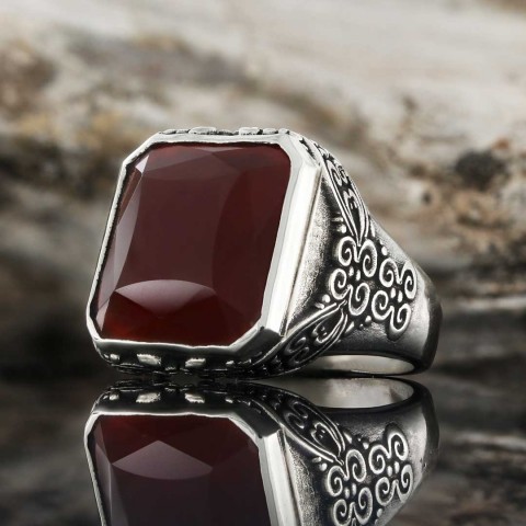 Kırmızı Akik Taşlı Yanları Motifli Gümüş Erkek Yüzük
