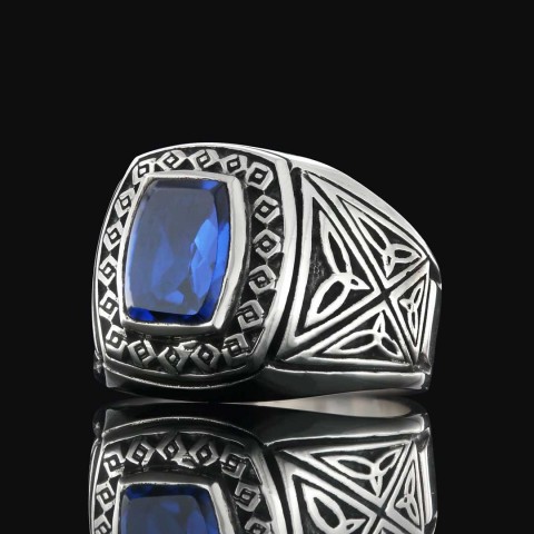 Safir Taşlı Yüzüklerle Hem Şıklığı Hem Anlamı Keşfedin, Simetrik Desen İşlemeli 925 Ayar Gümüş Erkek Safir Yüzük