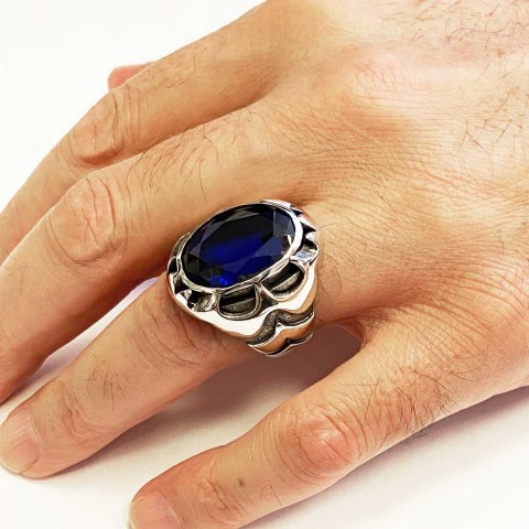 Safir Taşlı Yüzüklerle Işıldayın ve Şıklığınızı Keşfedin, Büyük Safir Taşlı Simetrik Desenli Gümüş Erkek Yüzük